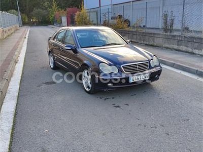 Azul Usado 2001 Mercedes C270 Avantgarde Berlina | 3700 €