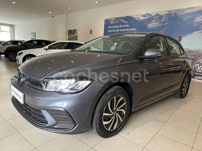 Usado VW Polo Life 95 CV (69 kW) 2023 Gris / plata Berlina
