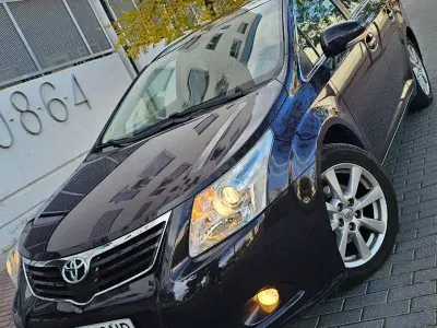 Käytetty Toyota Avensis Advance 126 HP (92 kW) 2009 Violetti Farmari