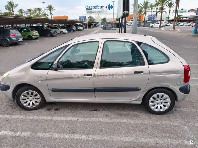 Usado Citroën Xsara Picasso 90 CV (66 kW) 2003 Gris / plata Monovolumen