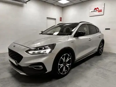 Usado Ford Focus Active X 125 CV (91 kW) 2020 Gris / plata Berlina