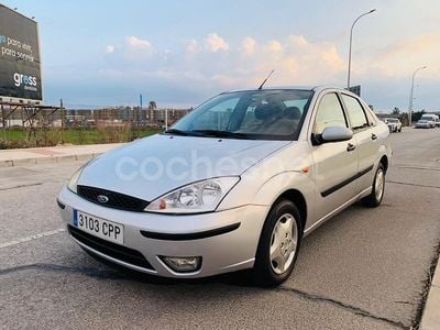 Gris / plata Usado 2004 Ford Focus Ambiente Berlina | 2600 € (Precio justo)