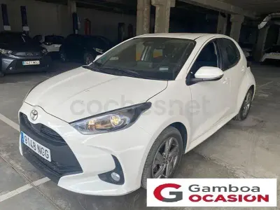 Usado Toyota Yaris Hybrid Active 116 CV (85 kW) 2025 Blanco Berlina