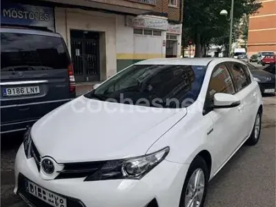 Begagnad Toyota Auris Hybrid