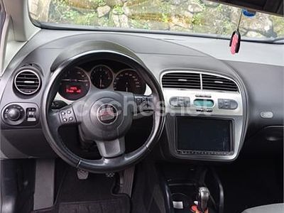 Usado Seat Toledo Sport 140 CV (102 kW) 2005 Granate Utilitario