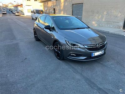 Usado Opel Astra Dynamic 125 CV (91 kW) 2016 Gris / plata Berlina