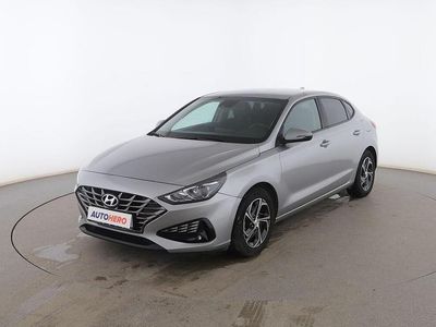 Gris Usado 2022 Hyundai i30 Berlina | 15.199 € (Precio justo)