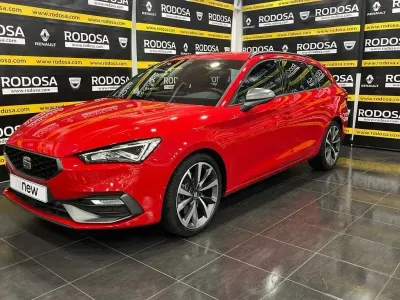 Usado Seat Leon FR 150 CV (110 kW) 2020 Rojo Familiar