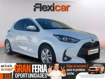 Usado Toyota Yaris Hybrid Business Edition 116 CV (85 kW) 2022 Blanco
