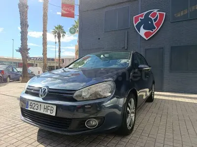 Usado VW Golf VI 105 CV (77 kW) 2011 Gris / plata Berlina