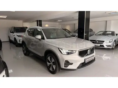 Usado Volvo XC40 Core 163 CV (119 kW) 2025 Gris / plata SUV
