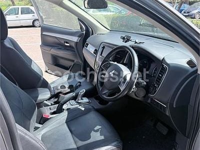 Usado Mitsubishi Outlander P-HEV 203 CV (149 kW) 2014 Gris / plata SUV