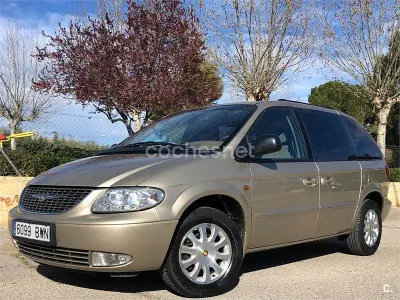 Usado Chrysler Voyager 180 CV (132 kW) 2002 Beige Monovolumen