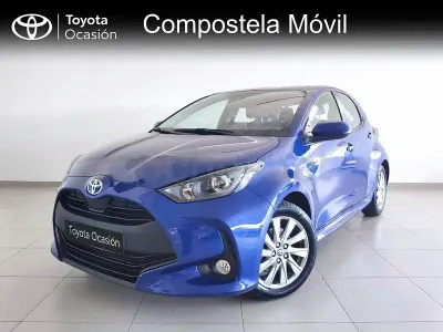 Usado Toyota Yaris Hybrid Active 116 CV (85 kW) 2022 Azul Berlina
