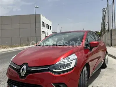 Usado Renault Clio IV Zen 90 CV (66 kW) 2018 Rojo Berlina