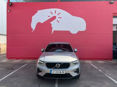 Begagnad Volvo XC40 Core 163 HK (119 kW) 2023 Grå SUV