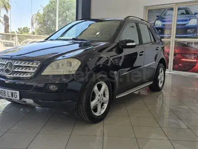 Usado Mercedes ML350 272 CV (200 kW) 2006 Negro SUV