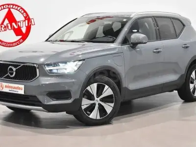 Usado Volvo XC40 Momentum 262 CV (192 kW) 2020 Gris / plata SUV