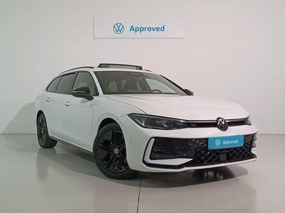 Usado VW Passat R-line 150 CV (110 kW) 2024 Blanco Familiar