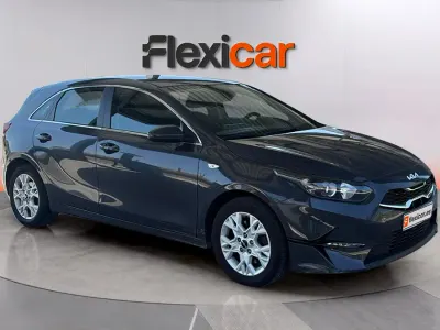 Usado Kia Ceed 136 CV (100 kW) 2023 Gris Utilitario