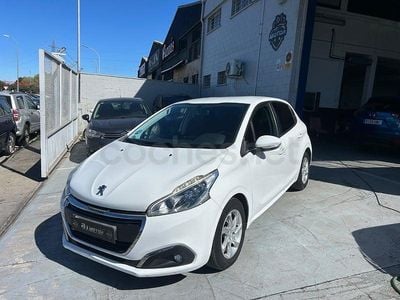 Begagnad Peugeot 208 Active 82 HK (60 kW) 2014 Vit Halvkombi