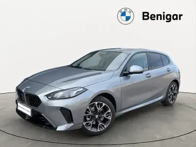 Usado BMW 118 M Sport 150 CV (110 kW) 2025 Gris / plata Utilitario