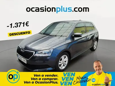 Usado Skoda Fabia Ambition 95 CV (69 kW) 2021 Gris Utilitario