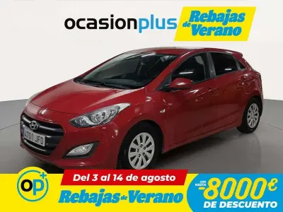Usado Hyundai i30 90 CV (66 kW) 2015 Rojo Utilitario