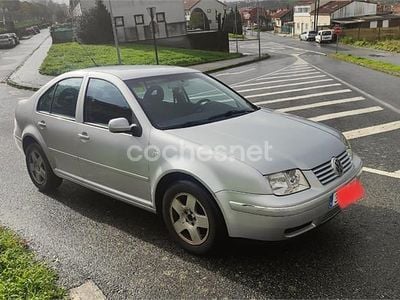 Gris / plata Usado 2001 VW Bora Trendline Berlina | 2950 €