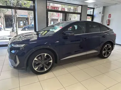 Usado Audi Q4 e-tron Ambiente 125 kW (170 CV) 2022 Azul SUV