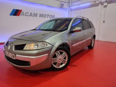 Usado Renault Mégane GrandTour Dynamique 130 CV (95 kW) 2008 Gris / plata Familiar