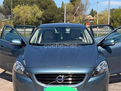 Usado Volvo V40 Summum 122 HP (89 kW) 2014 Azul Sedan
