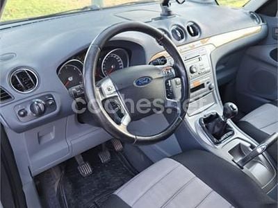 Usado Ford Galaxy Ghia 140 CV (102 kW) 2007 Gris / plata Monovolumen