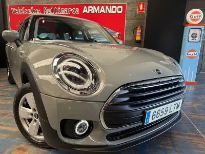 Usado Mini One Clubman 102 CV (75 kW) 2021 Gris / plata Familiar