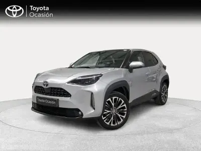 Usado Toyota Yaris Hybrid Plus 116 CV (85 kW) 2022 Gris / plata