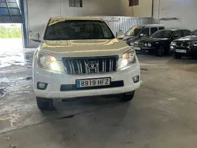 Begagnad Toyota Land Cruiser Limited 190 HK (139 kW) 2013 Vit SUV