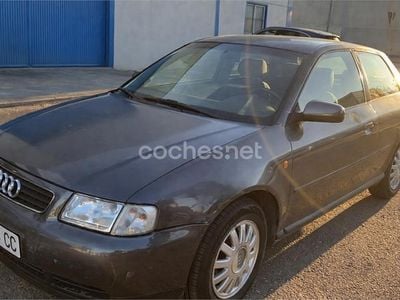 Usado Audi A3 Ambiente 110 CV (80 kW) 1999 Gris / plata Utilitario