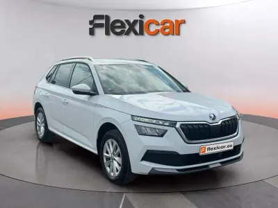 Usado Skoda Kamiq Ambition 110 CV (80 kW) 2023 Blanco SUV