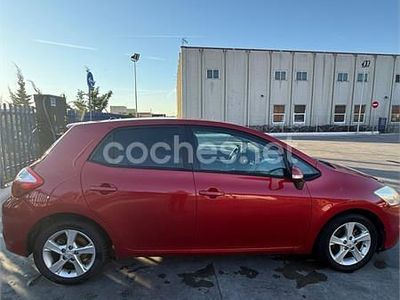 Usado Toyota Auris Active 132 CV (97 kW) 2011 Rojo Utilitario