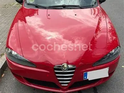 Usado Alfa Romeo 147 Impression 105 CV (77 kW) 2005 Rojo Utilitario