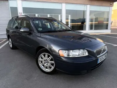 Usado Volvo V70 Kinetic 163 CV (119 kW) 2007 Azul Familiar