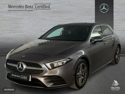 Usado Mercedes A250 AMG line 160 CV (117 kW) 2021 Gris / plateado