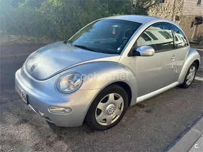 Usado VW New Beetle 115 CV (84 kW) 2000 Gris / plata Utilitario