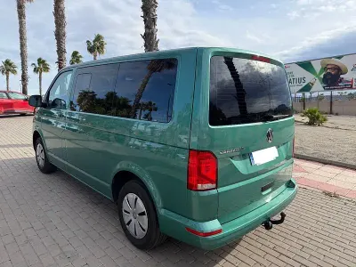 Usado VW Caravelle 110 CV (80 kW) 2021 Verde Van