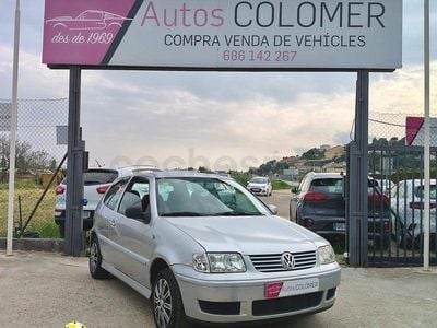 Usado VW Polo Trendline 75 CV (55 kW) 2001 Gris / plata Berlina
