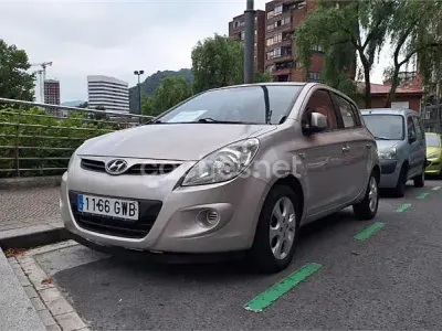 Usado Hyundai i20 Comfort 100 CV (73 kW) 2010 Gris / plata Utilitario