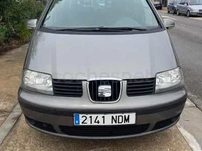 Usado Seat Alhambra Sport 115 CV (84 kW) 2010 Marrón Monovolumen