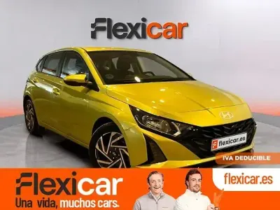 Usado Hyundai i20 100 CV (73 kW) 2024 Amarillo Utilitario