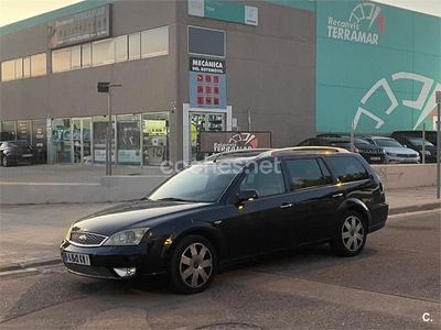 Usado Ford Mondeo Ghia 130 CV (95 kW) 2005 Negro Familiar