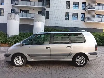Usado Renault Grand Espace Expression 140 CV (102 kW) 2001 Beige Monovolumen